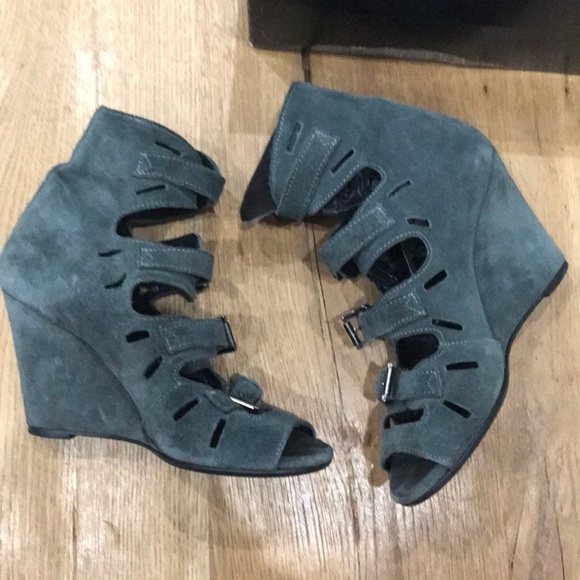 Gray Suede Gladiator Style Wedges - Picture 4 of 12